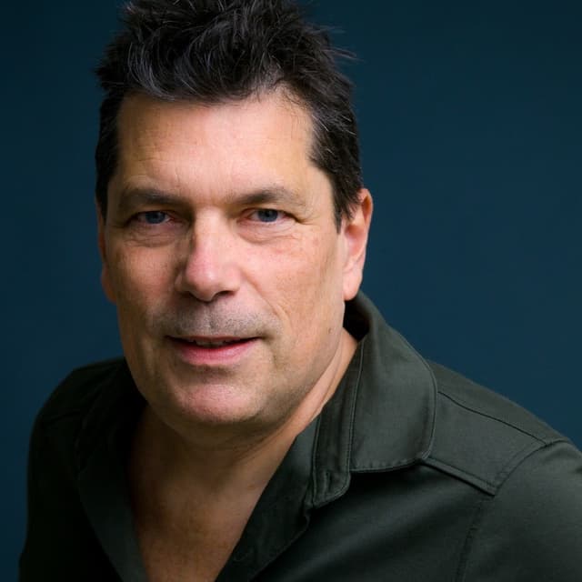 Francis Frionnet - AI Visual Branding Expert